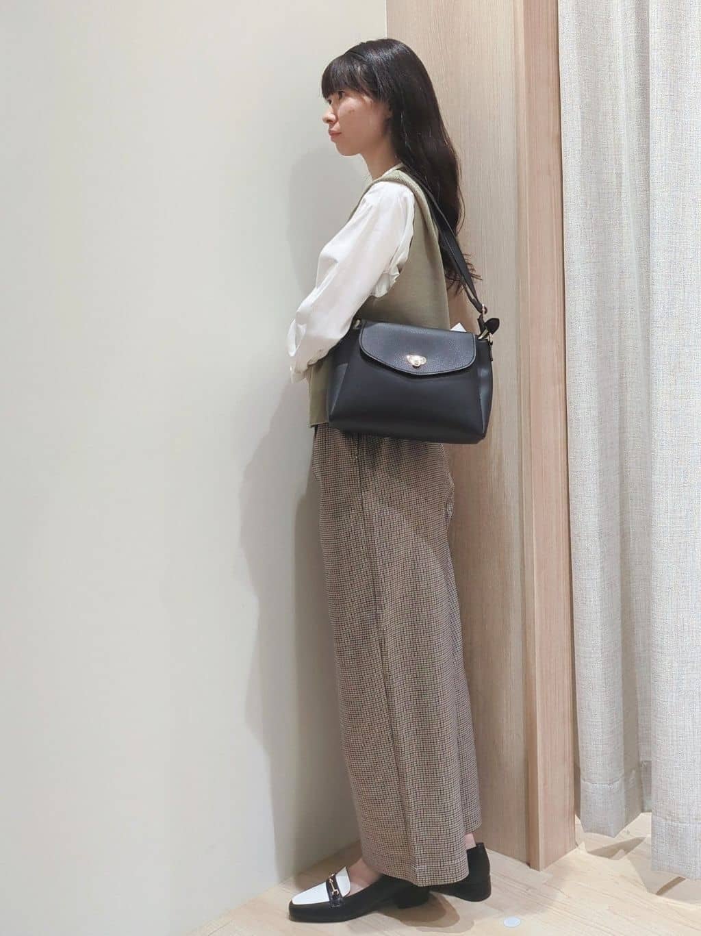 Yuiさんの「grove｜ニットベスト&times;シャツセット」を使ったコーディネート