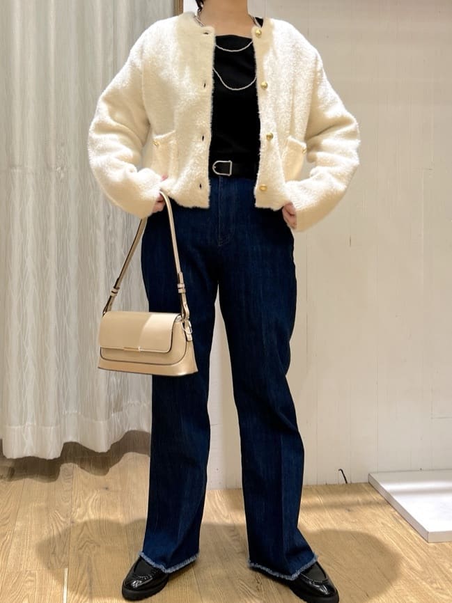 ga_riさんの「THE SHOP TK｜デニムフレアパンツ【洗濯機可】」を使ったコーディネート