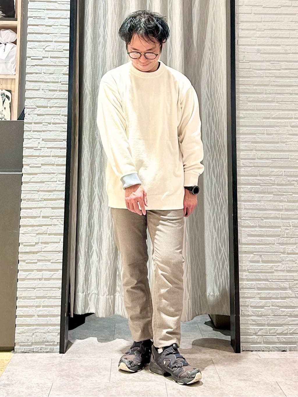 KENJI Iさんの「THE SHOP TK｜【触れるたびに心地良い】ライトモールニット　洗濯機OK/ユニセックスでおすすめ！」を使ったコーディネート