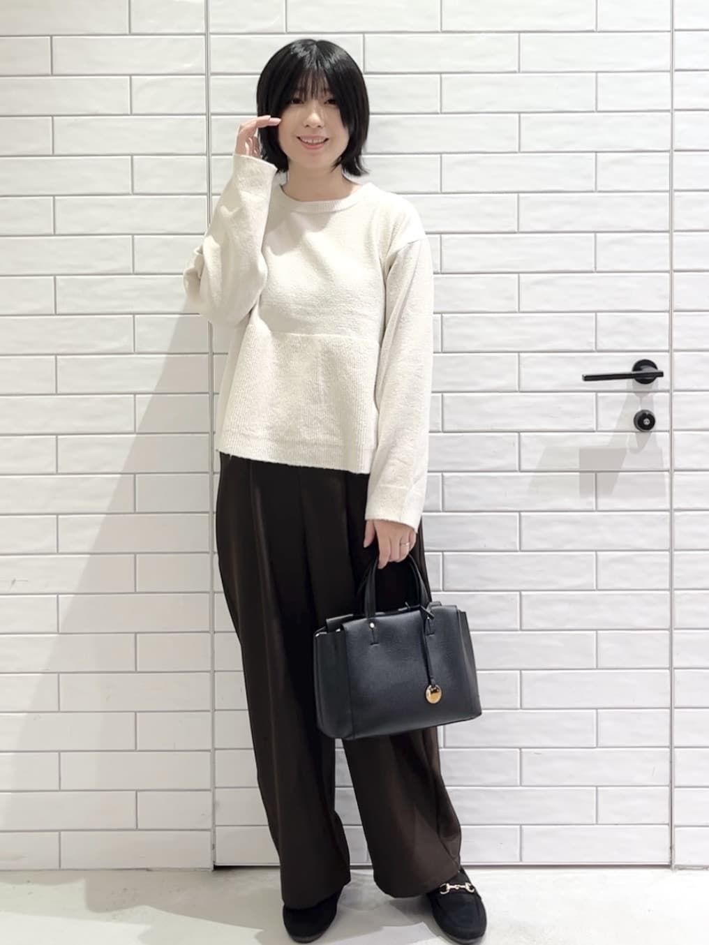 しおりさんの「OPAQUE.CLIP｜ペプラムニット【洗濯機OK】」を使ったコーディネート