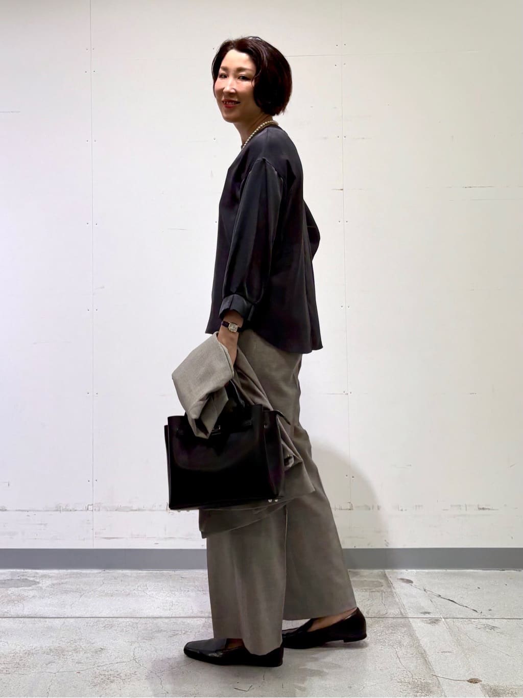 yuriさんの「INDIVI｜【洗える／セットアップ可能】凹凸ストレッチ素材ストレートパンツ」を使ったコーディネート