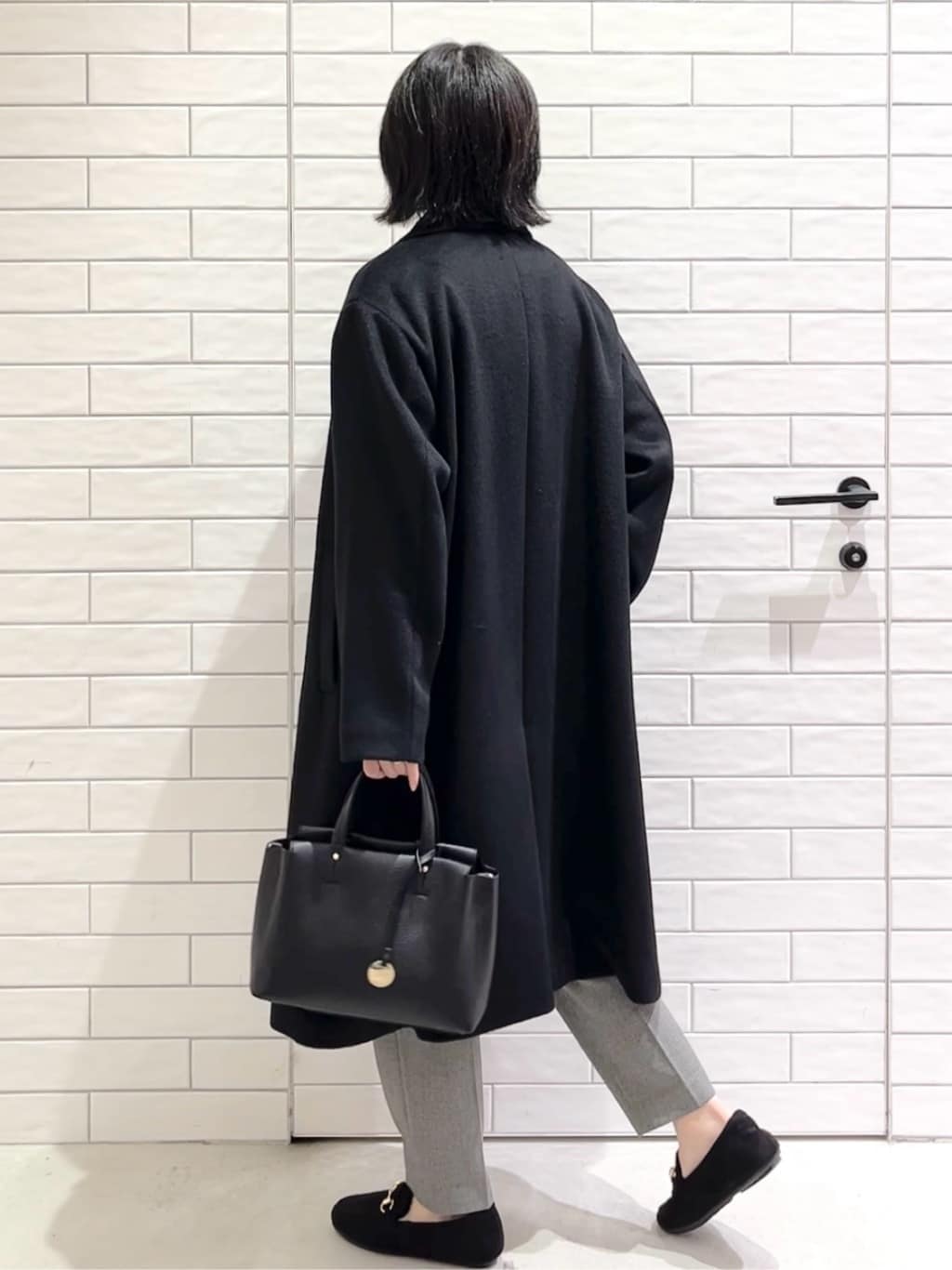 しおりさんの「OPAQUE.CLIP｜カシミヤブレンドウールチェスターコート」を使ったコーディネート