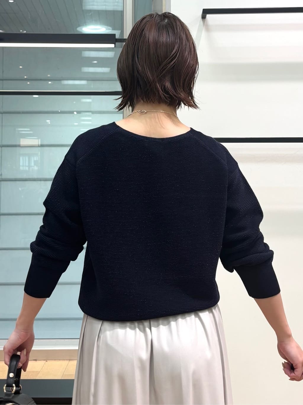 asamiさんの「INDIVI｜【ウール混ラメ素材】Vネック煌めきニット」を使ったコーディネート