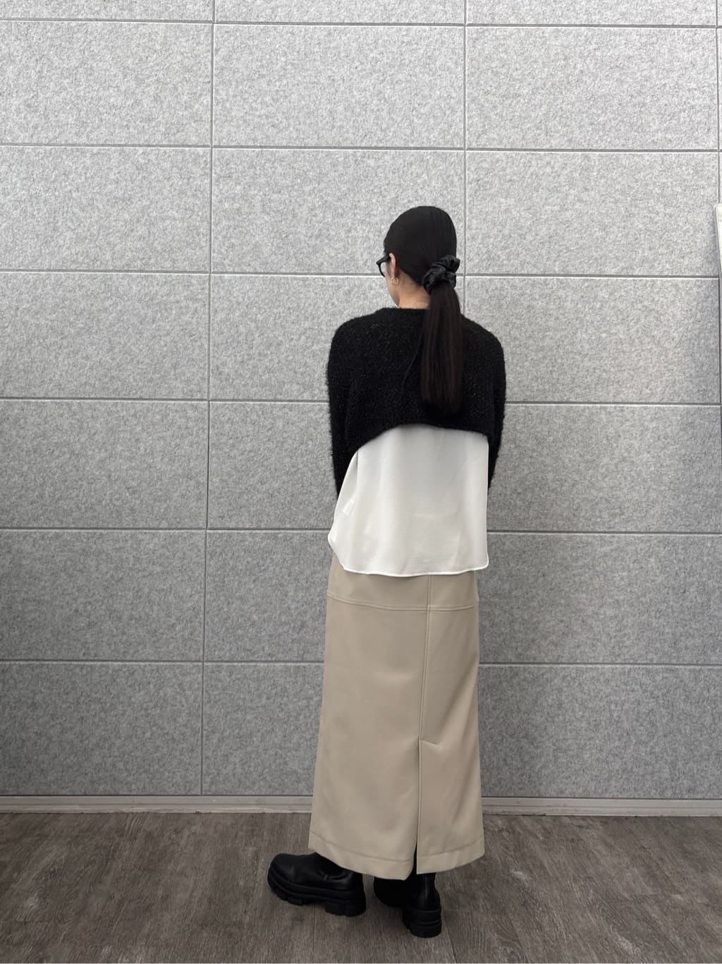 ひなさんの「INDIVI｜クロップドメッシュニット」を使ったコーディネート