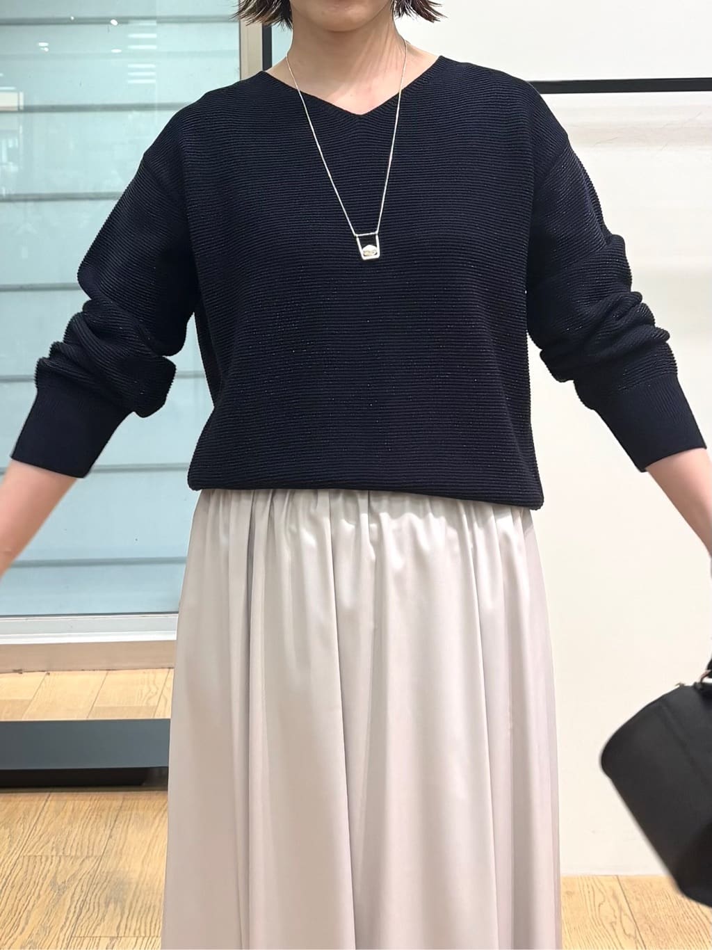 asamiさんの「INDIVI｜【ウール混ラメ素材】Vネック煌めきニット」を使ったコーディネート