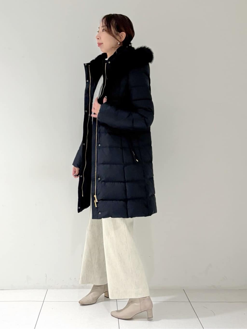 shioriさんの「INDIVI｜【名品／撥水／抗菌防臭】ロング丈リサイクルダウンコート」を使ったコーディネート