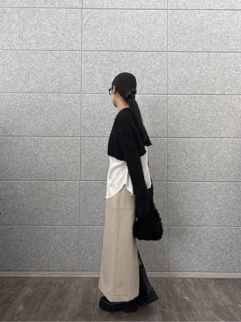 ひなさんの「INDIVI｜クロップドメッシュニット」を使ったコーディネート