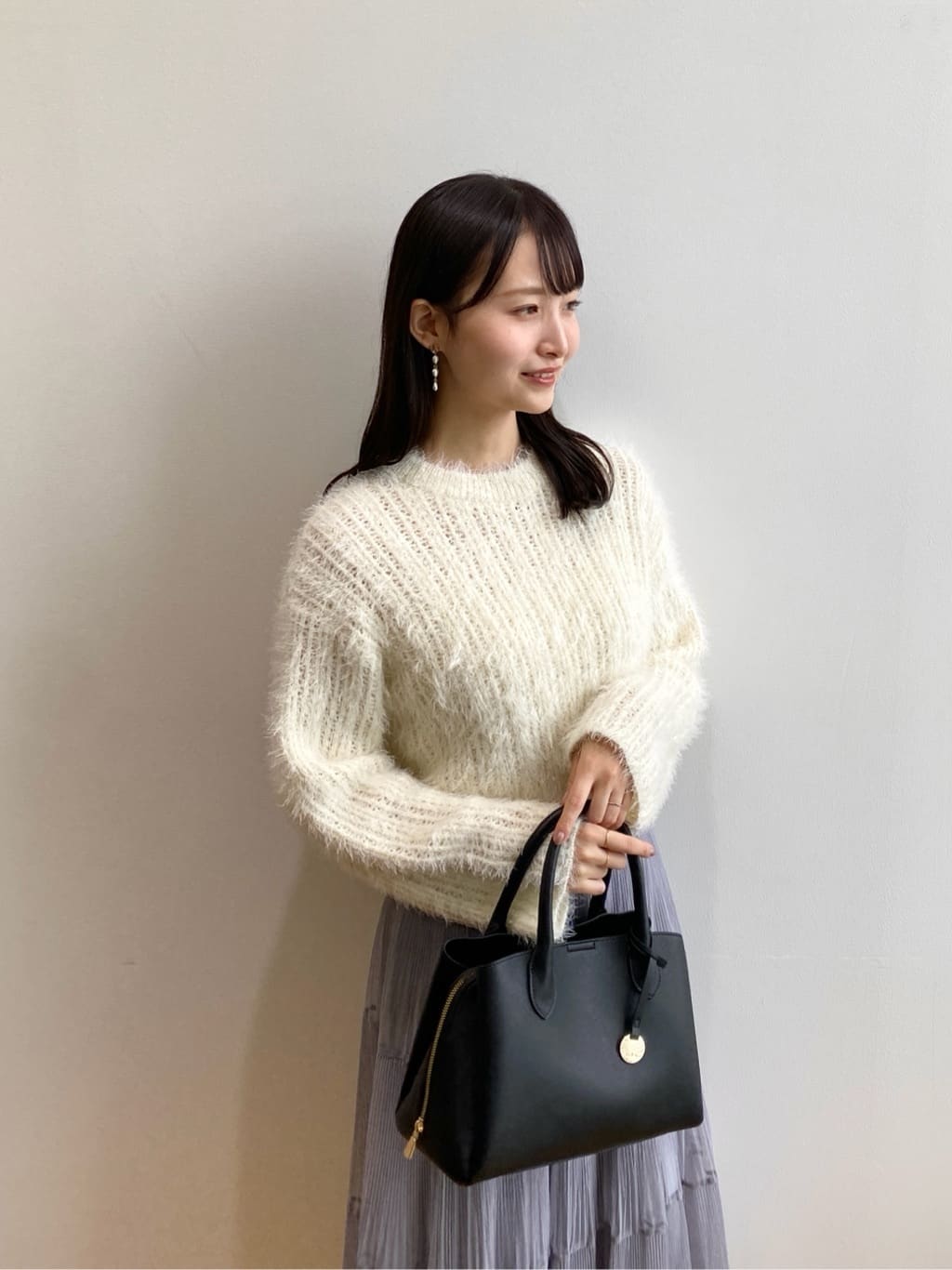 みさかさんの「index｜透かし編みショートフェザーニット【洗濯機OK】」を使ったコーディネート