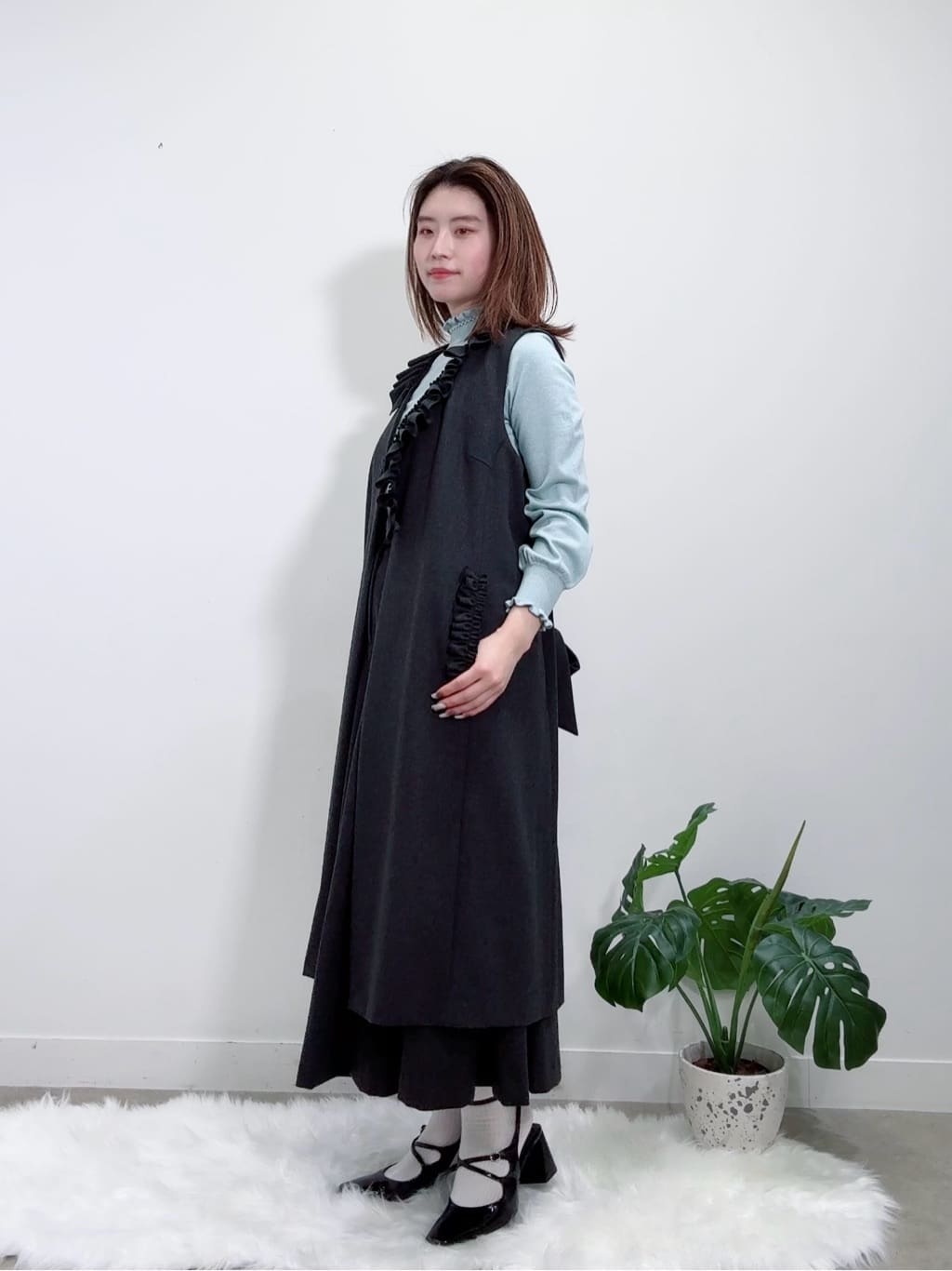 Suma Una本部スタッフさんの「SunaUna｜【COLLECTION LINE】フリルスリーブレスジレ」を使ったコーディネート