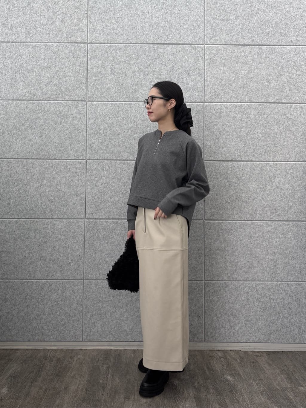 ひなさんの「INDIVI｜【セットアップ対応】シンセティックレザースカート」を使ったコーディネート