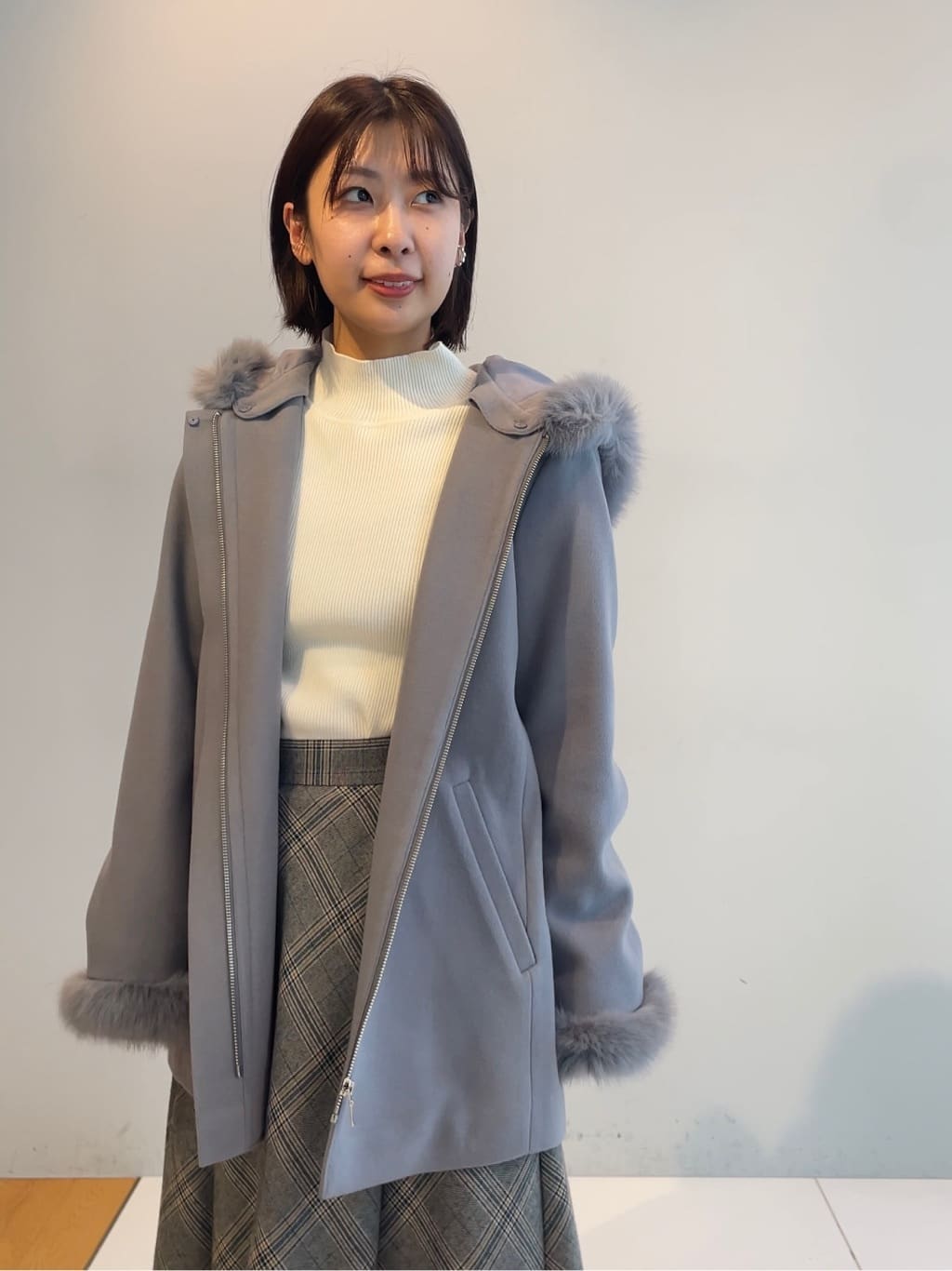 abeさんの「Couture brooch｜【通勤・大人可愛い】TRチェックスカート」を使ったコーディネート