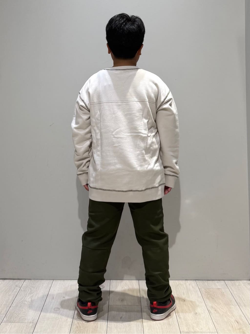 kuboさんの「THE SHOP TK｜【110-160】カラーロック裏毛プルオーバー」を使ったコーディネート