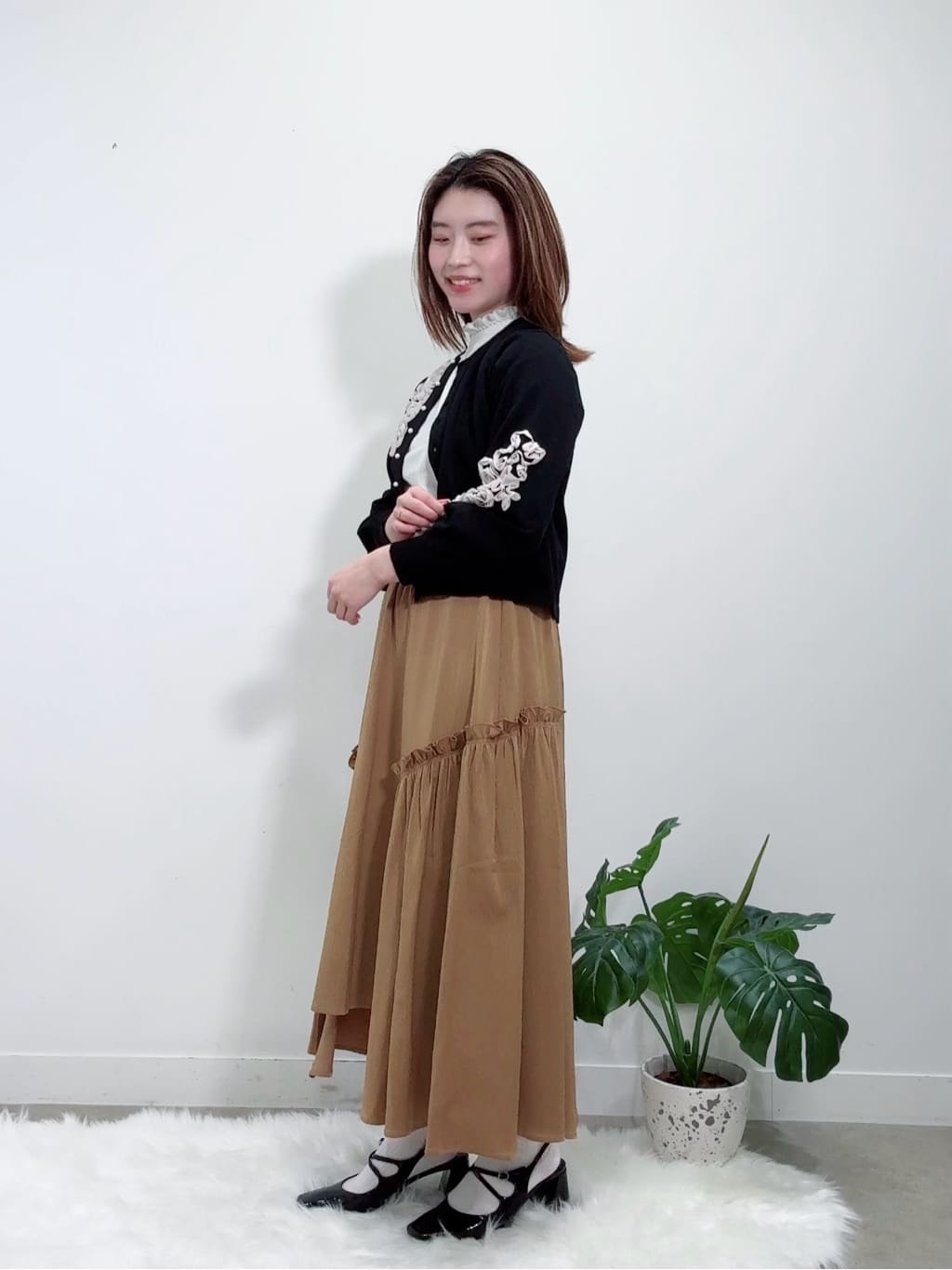Suma Una本部スタッフさんの「SunaUna｜【SS～Lサイズ展開／チュール刺繍】クラフトニット」を使ったコーディネート