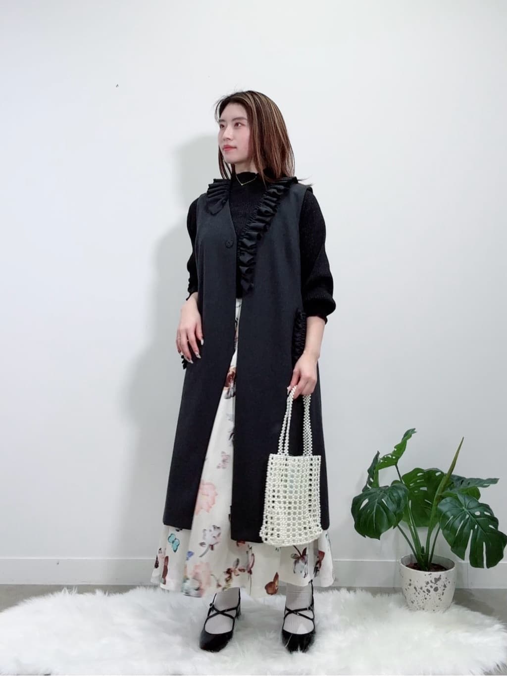 Suma Una本部スタッフさんの「SunaUna｜【COLLECTION LINE】フリルスリーブレスジレ」を使ったコーディネート