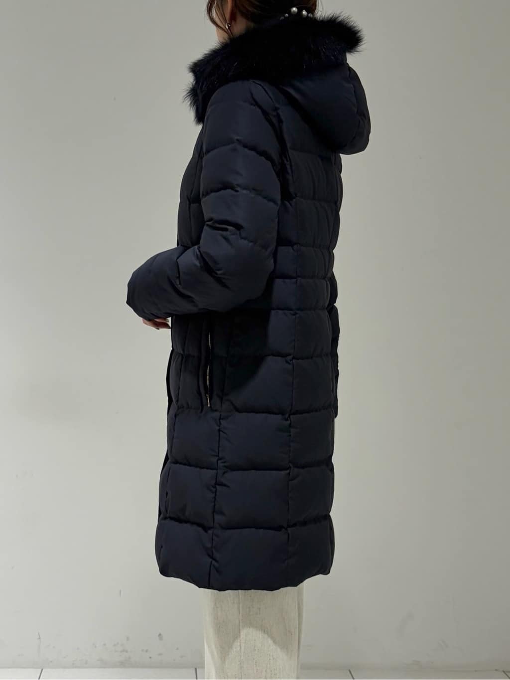 shioriさんの「INDIVI｜【名品／撥水／抗菌防臭】ロング丈リサイクルダウンコート」を使ったコーディネート