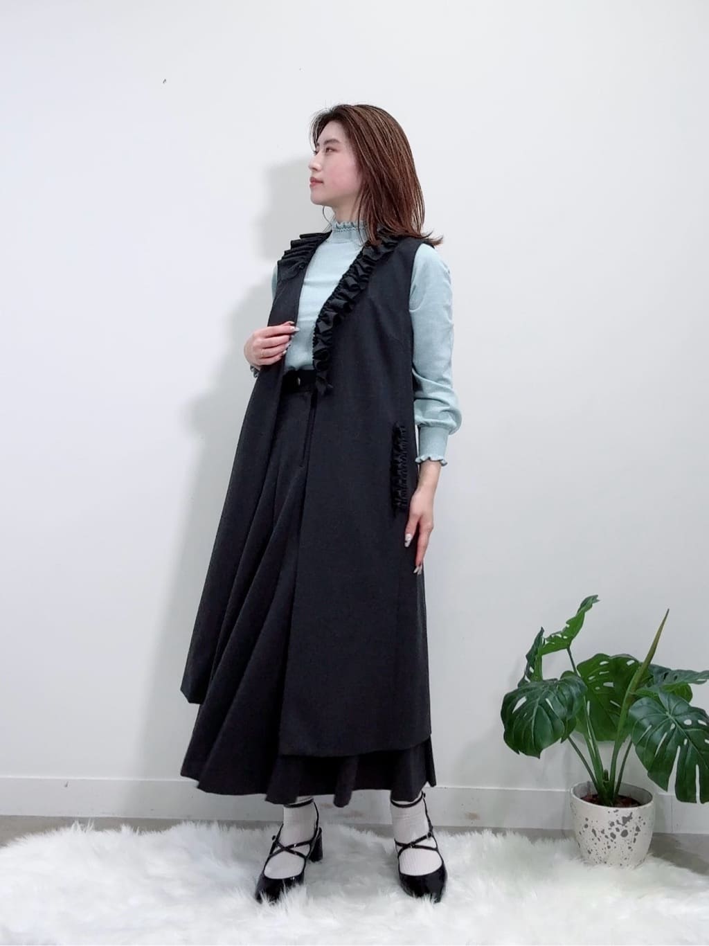 Suma Una本部スタッフさんの「SunaUna｜【COLLECTION LINE】フリルスリーブレスジレ」を使ったコーディネート