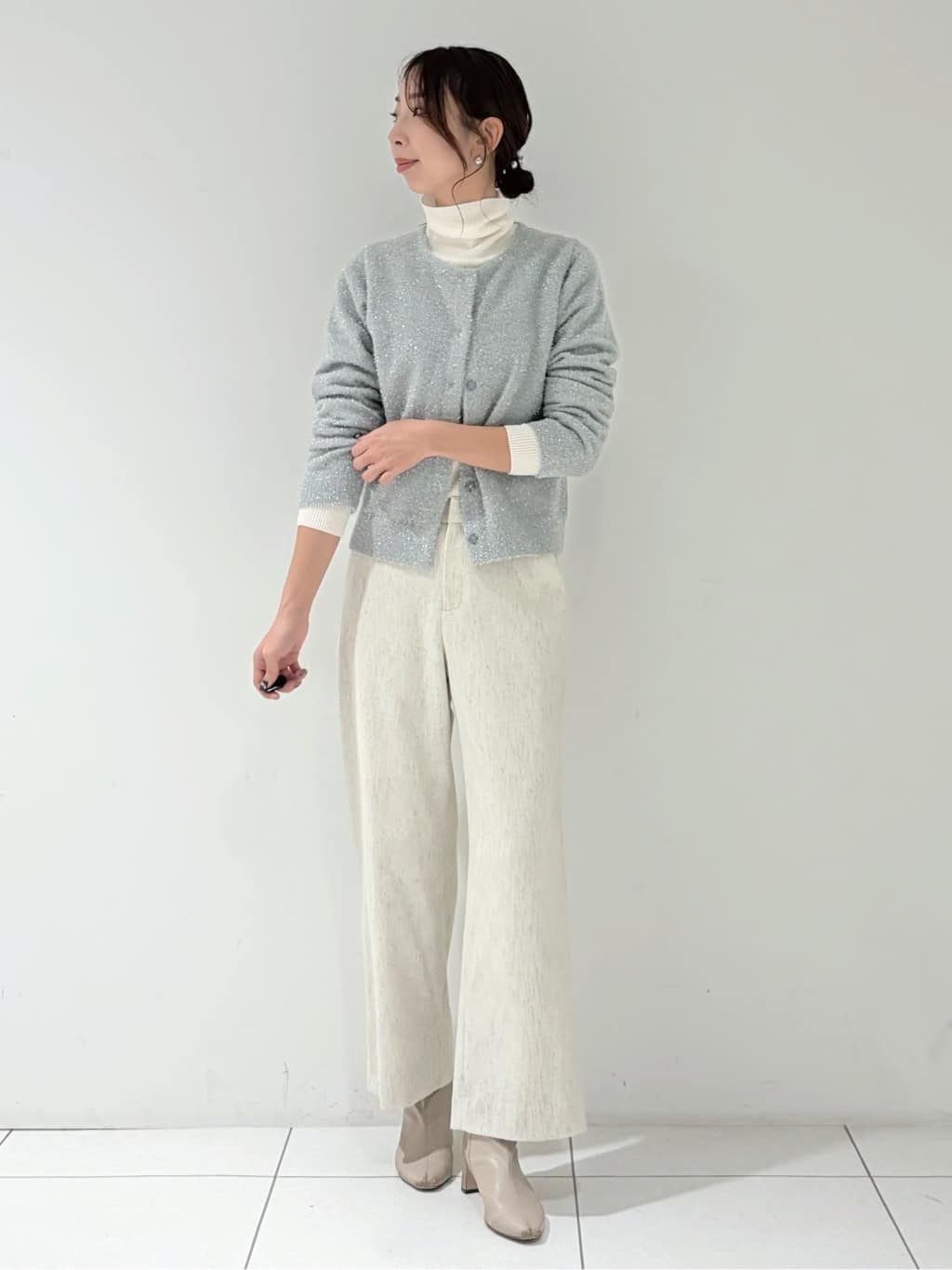shioriさんの「INDIVI｜【名品／撥水／抗菌防臭】ロング丈リサイクルダウンコート」を使ったコーディネート