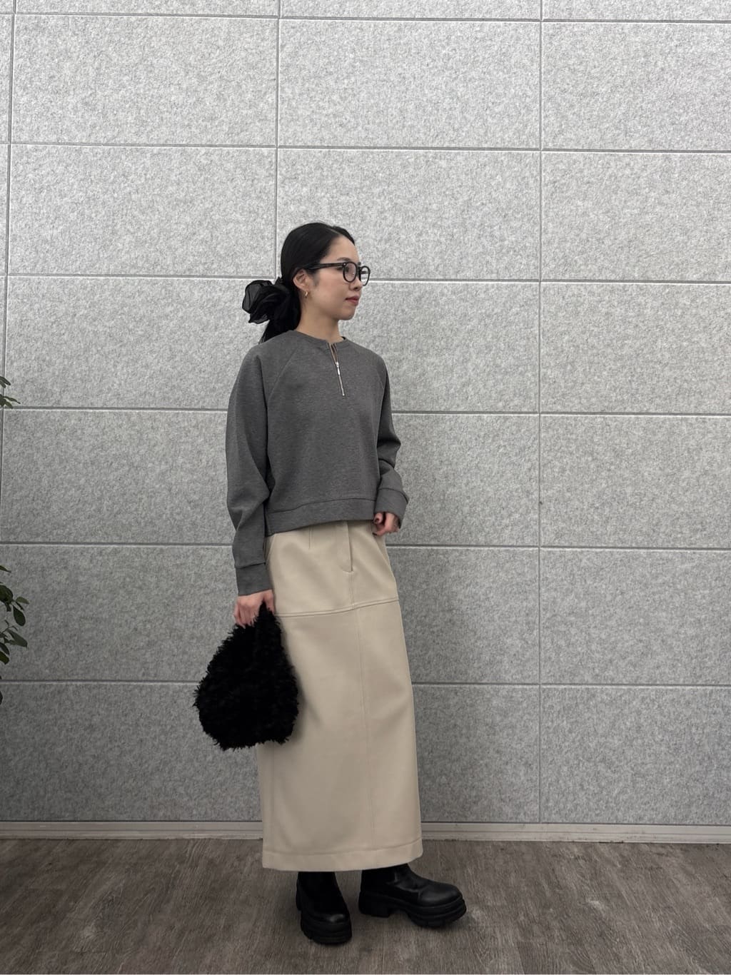 ひなさんの「INDIVI｜【セットアップ対応】シンセティックレザースカート」を使ったコーディネート