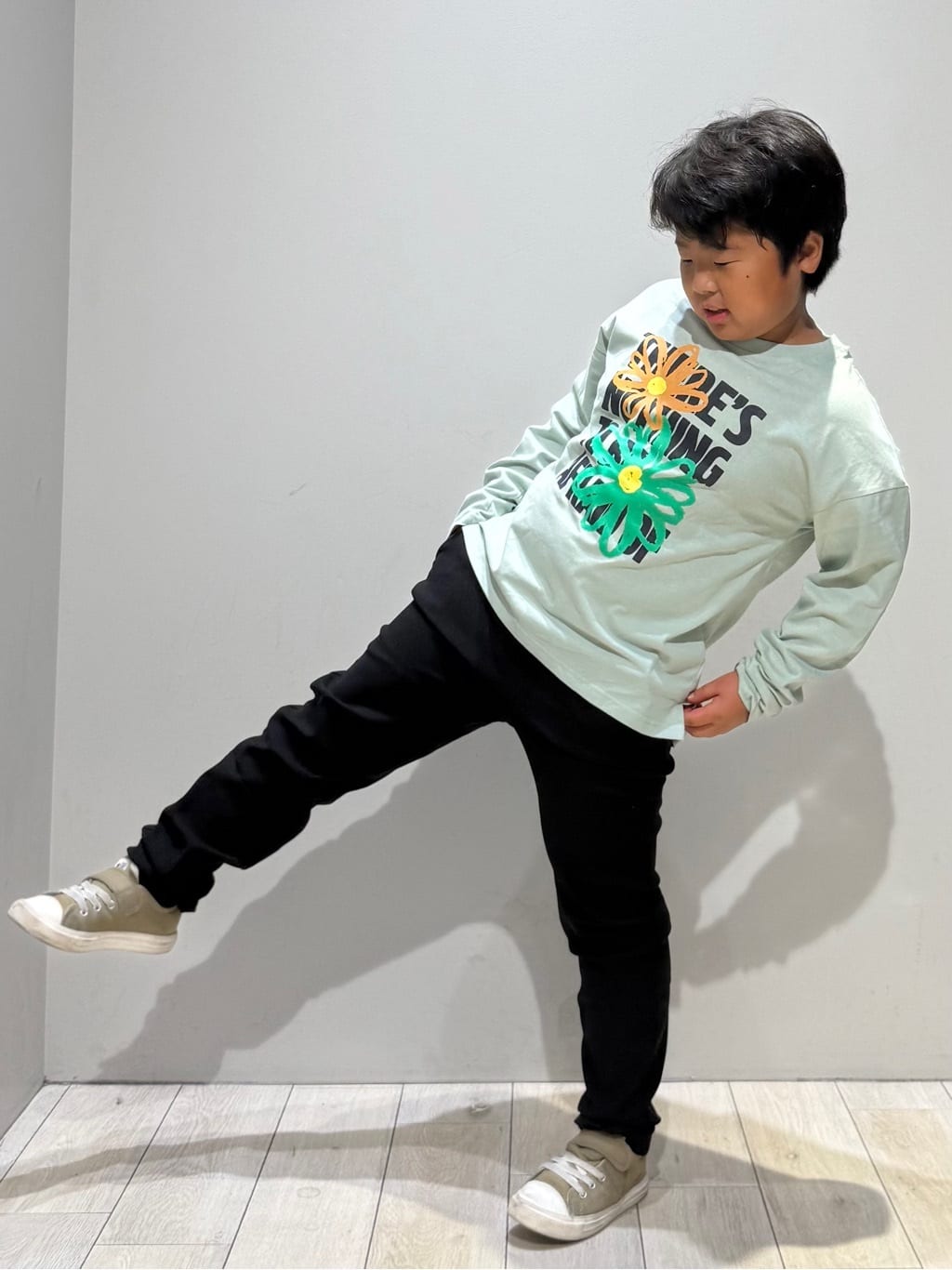 kuboさんの「THE SHOP TK｜【110－160／6色展開】コットン長袖Ｔシャツ/洗濯機OK」を使ったコーディネート