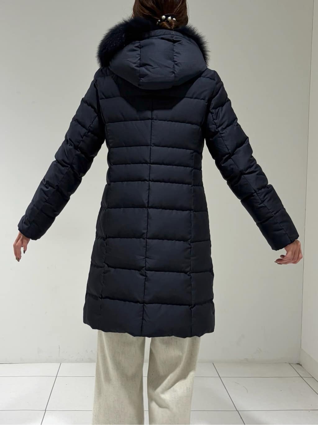 shioriさんの「INDIVI｜【名品／撥水／抗菌防臭】ロング丈リサイクルダウンコート」を使ったコーディネート
