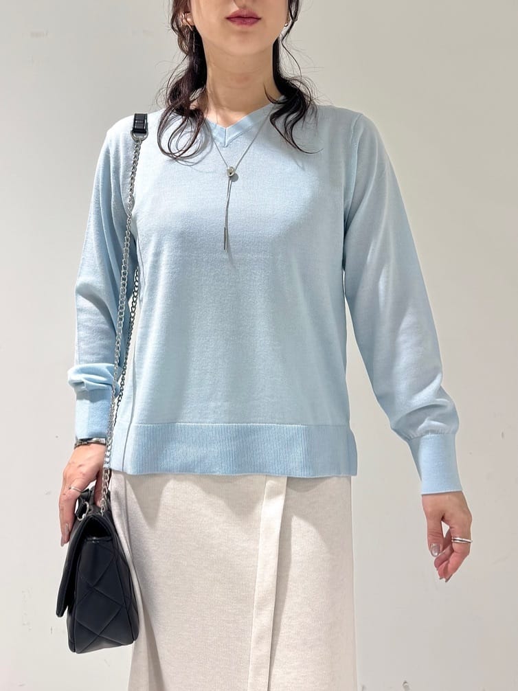 そんさんの「INDIVI｜【洗える／毛玉になりにくい】エクストラファインウール Vネックニット」を使ったコーディネート