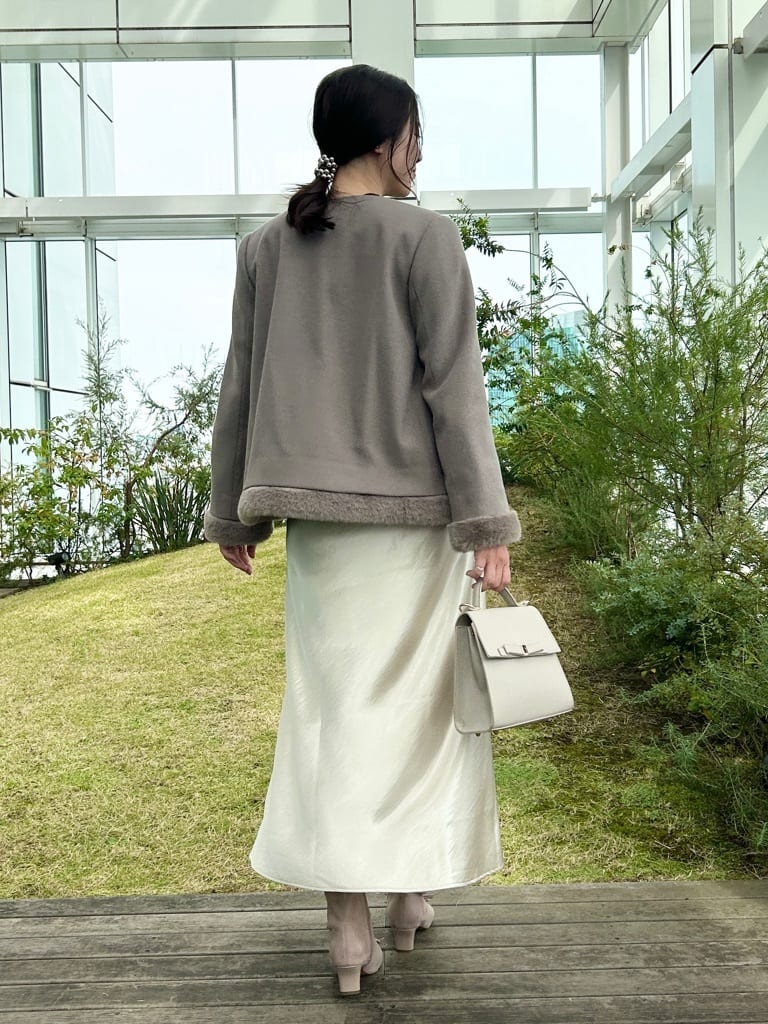 shinoさんの「Couture brooch｜シルキーヘビーサテンスカート」を使ったコーディネート