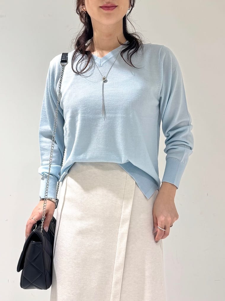 そんさんの「INDIVI｜【洗える／毛玉になりにくい】エクストラファインウール Vネックニット」を使ったコーディネート