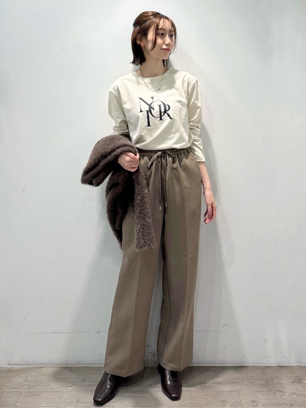 ぶまりんさんの「OPAQUE.CLIP｜ロングロゴTシャツ【洗濯機OK】」を使ったコーディネート