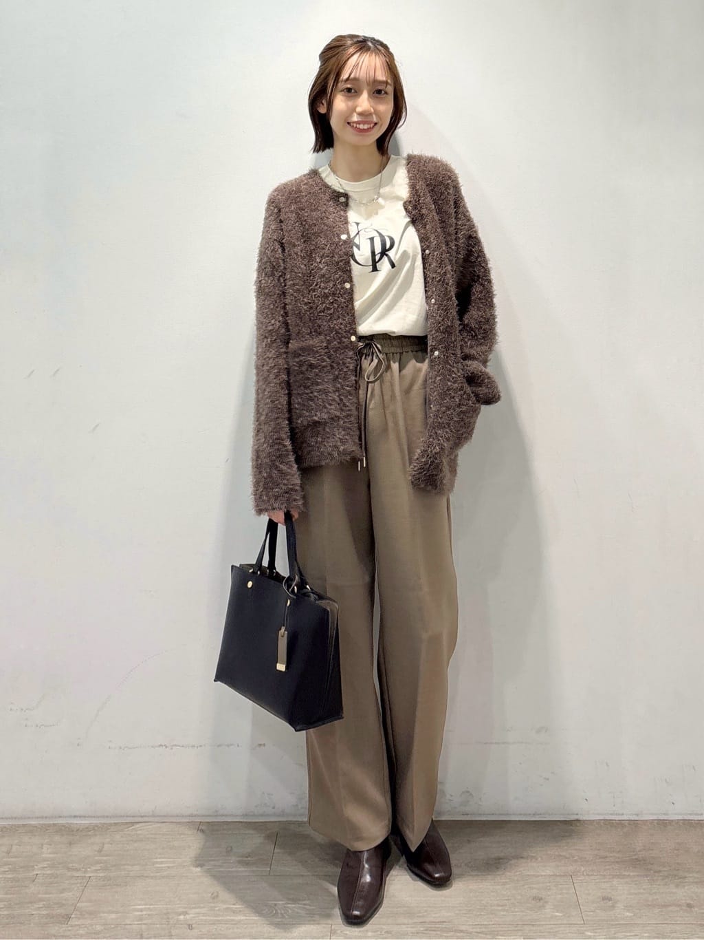 ぶまりんさんの「OPAQUE.CLIP｜ロングロゴTシャツ【洗濯機OK】」を使ったコーディネート