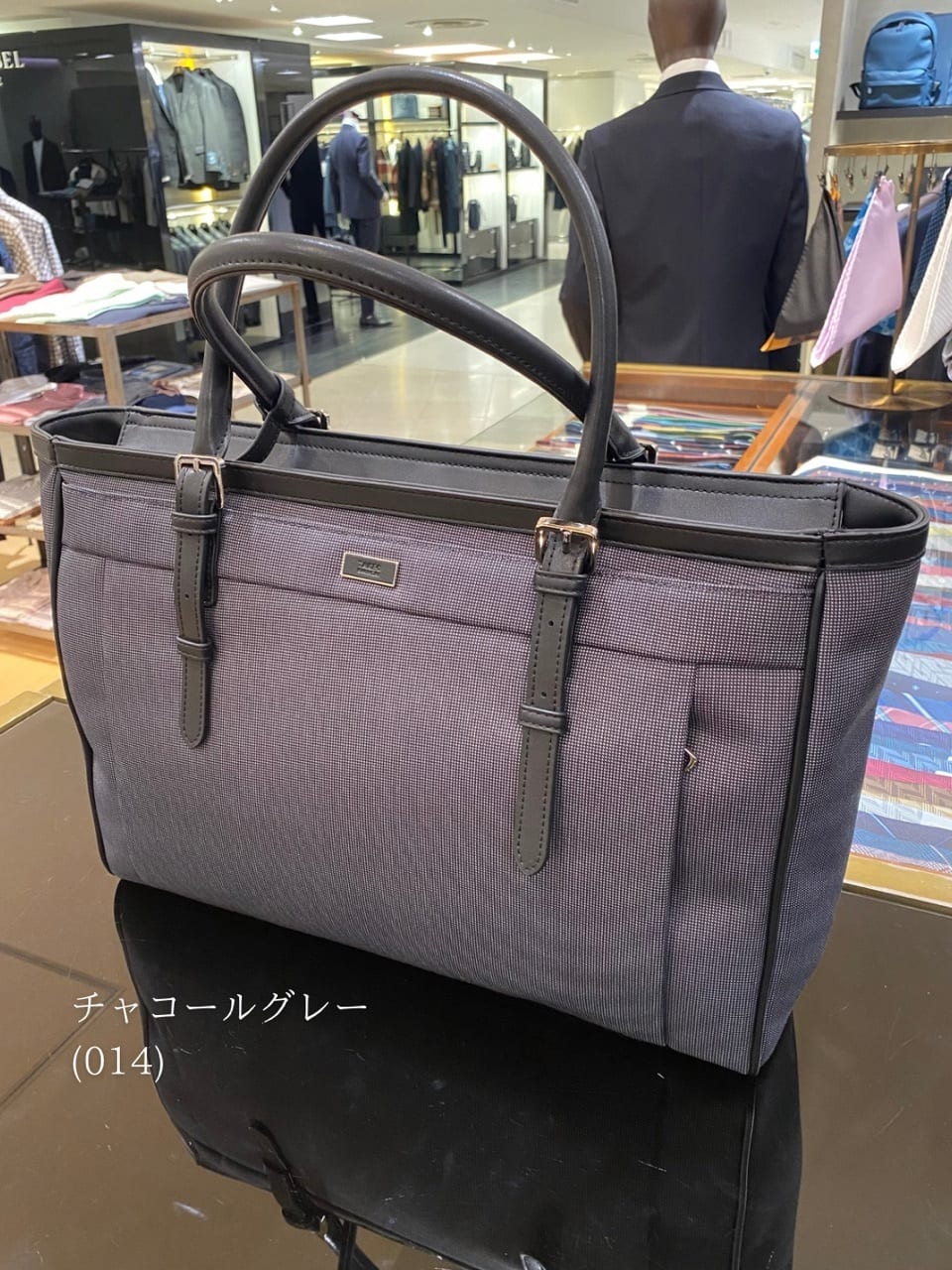 小南大和さんの「TAKEO KIKUCHI｜メランジピンヘッド ブリーフトート」を使ったコーディネート