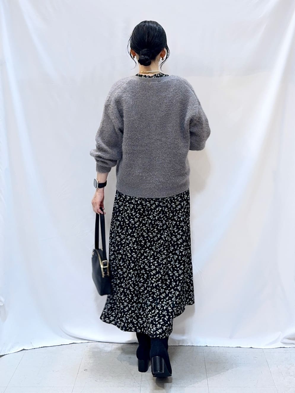𝐇𝐢𝐫𝐨𝐦𝐢さんの「SHOO･LA･RUE｜【S-LL】クラシカルな 花柄ワンピース」を使ったコーディネート