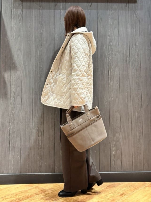meiさんの「SHOO･LA･RUE｜【洗濯機可/S-LL/高レビュー】上品シルエットで美しい イージーワイドパンツ」を使ったコーディネート