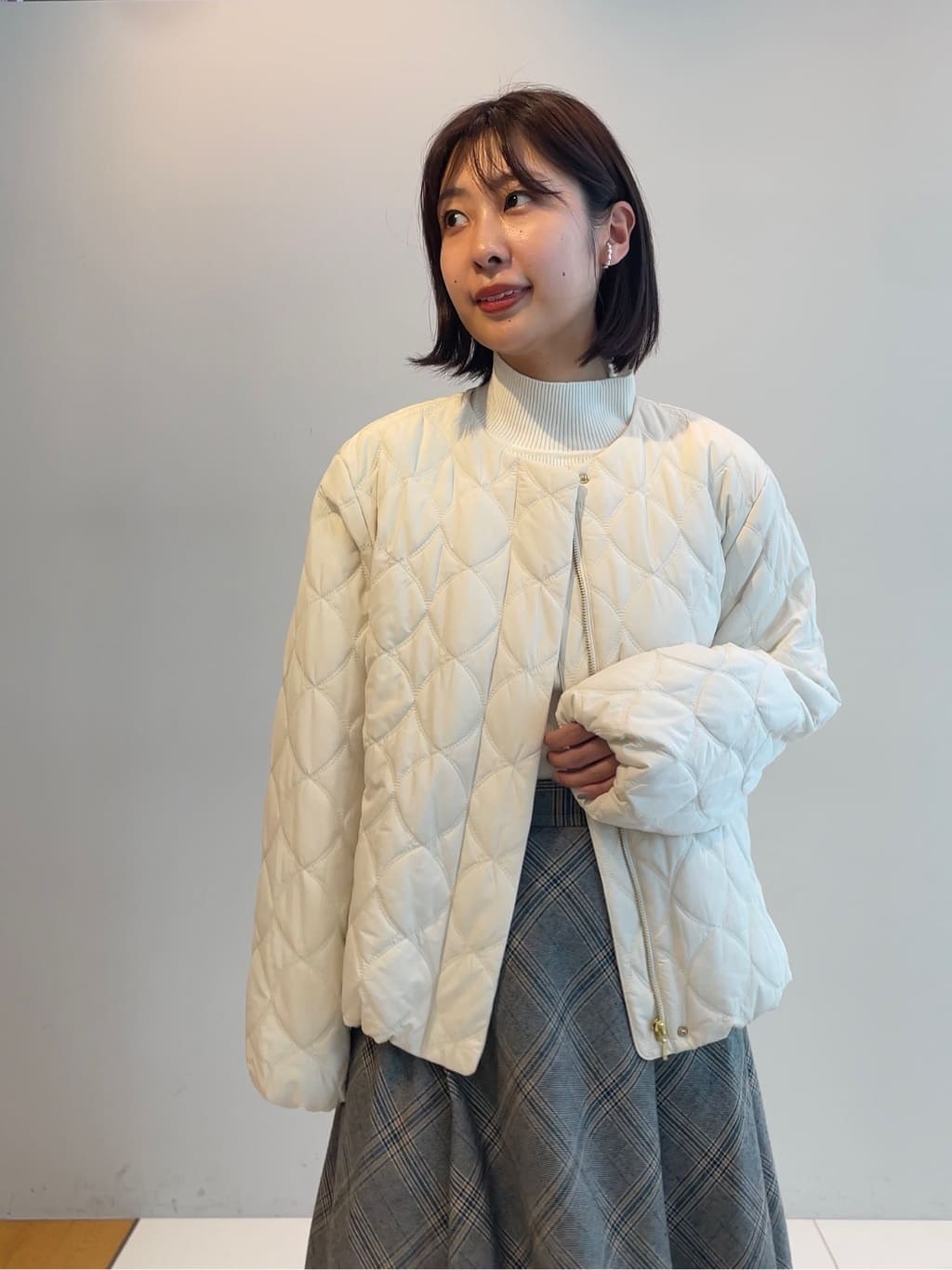 abeさんの「Couture brooch｜【多機能・フェミニン】パール調リブニット」を使ったコーディネート