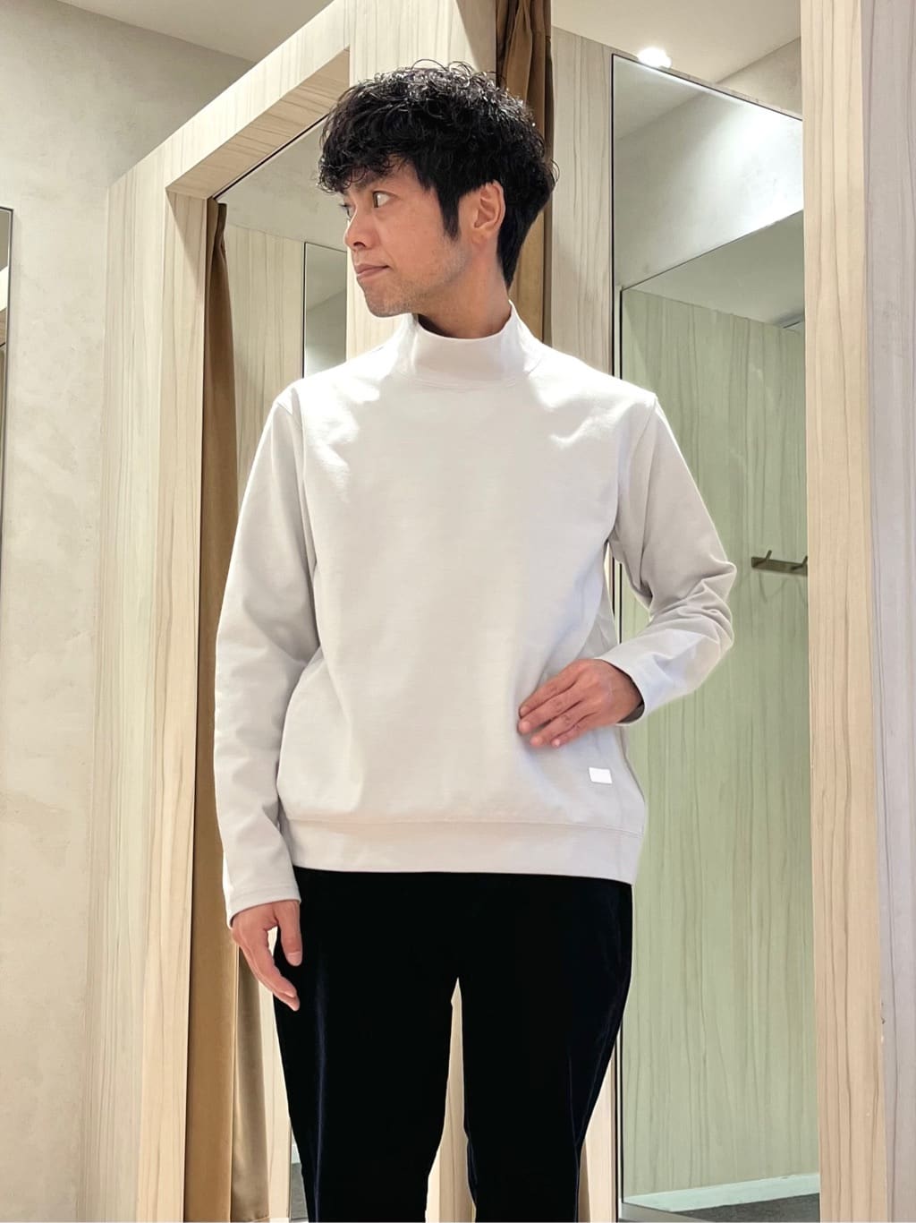 URAさんの「TAKEO KIKUCHI｜【Sサイズ～】ウォーム ミラノリブ オフネック プルオーバー」を使ったコーディネート