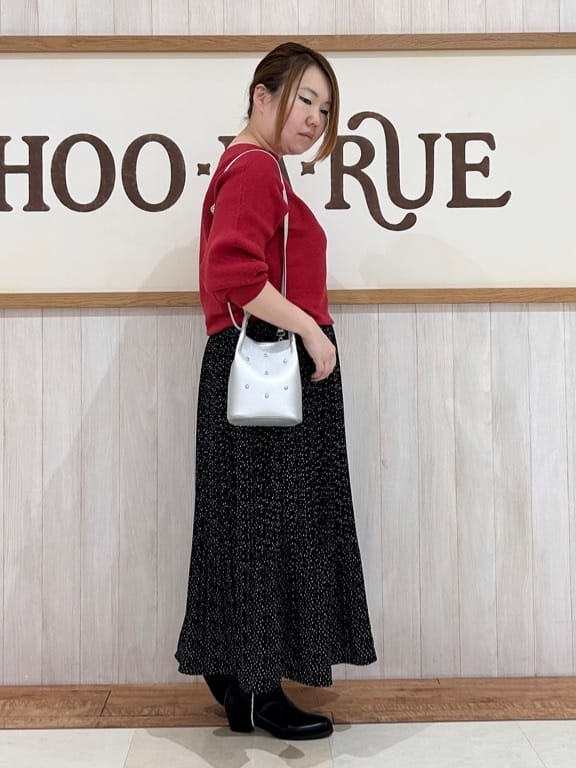 まるさんの「SHOO･LA･RUE｜キラキラバックストレッチブーツ」を使ったコーディネート