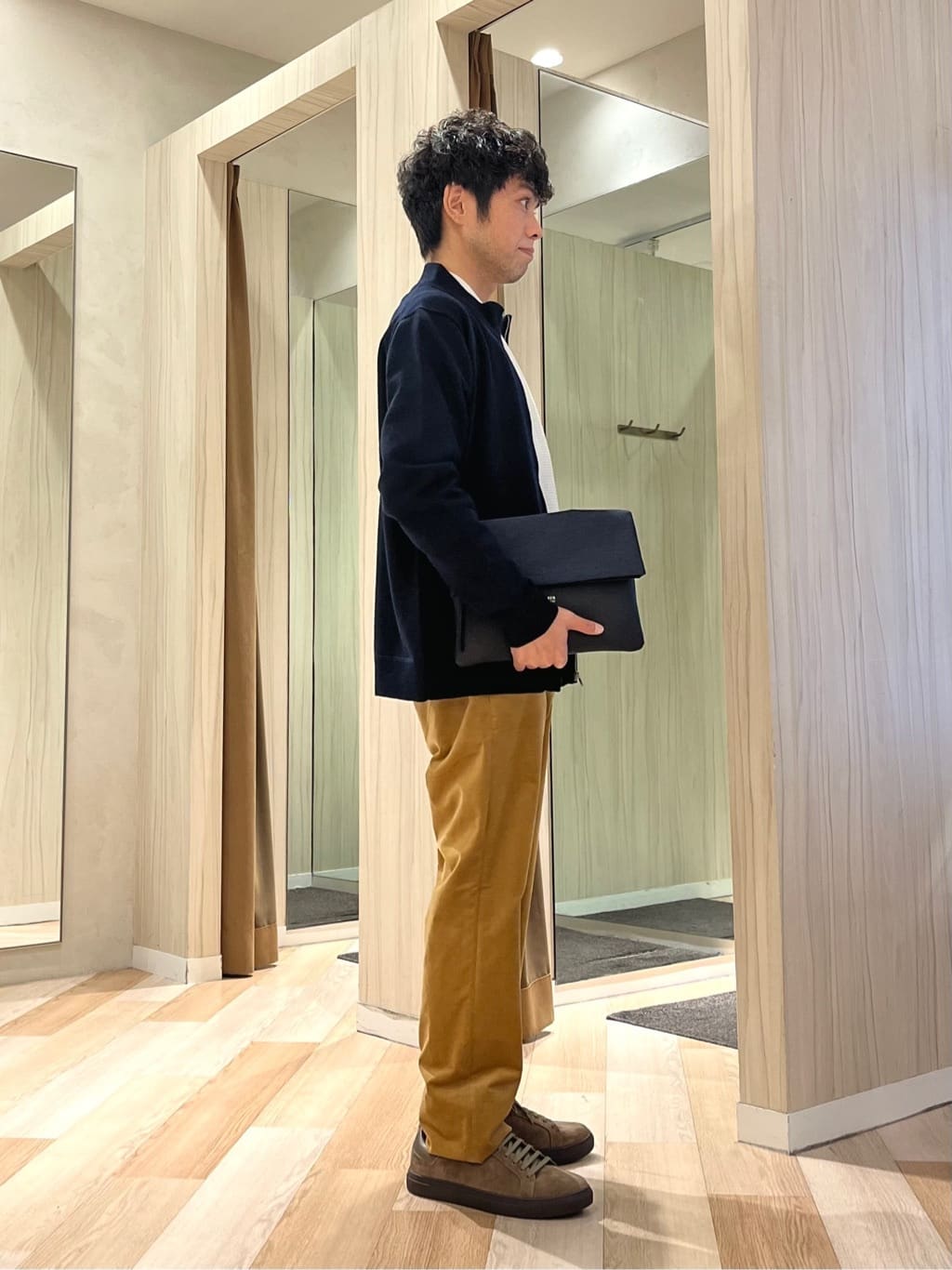 URAさんの「TAKEO KIKUCHI｜アンチピリング ジップアップ ニット」を使ったコーディネート