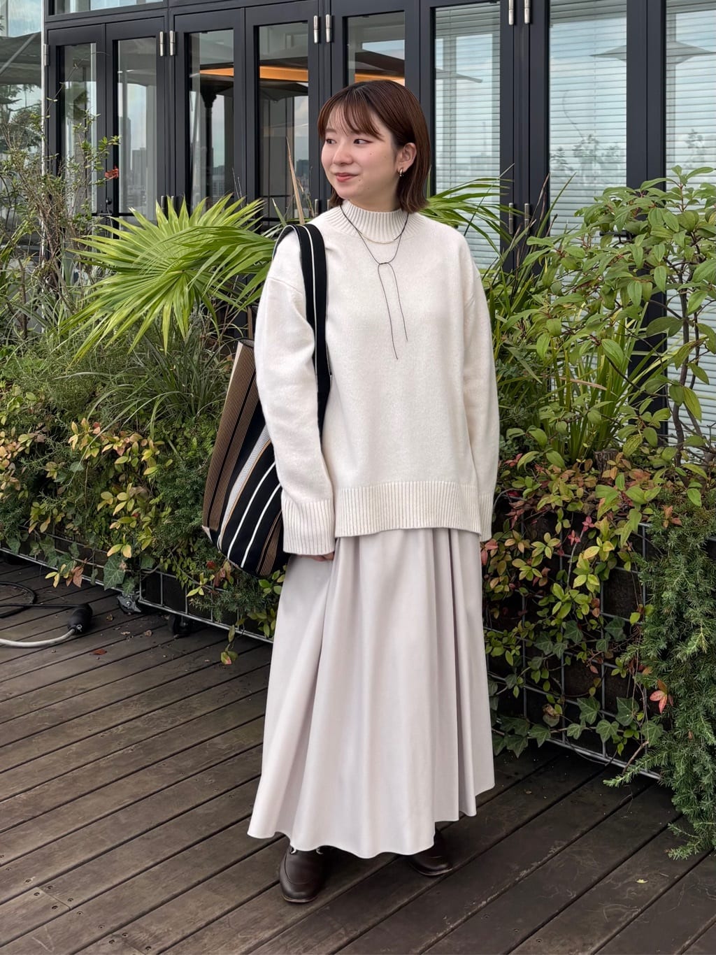 sakuさんの「INDIVI｜【冬ニット人気NO．1！／カシミヤ混】ミドルゲージハイネックニット」を使ったコーディネート