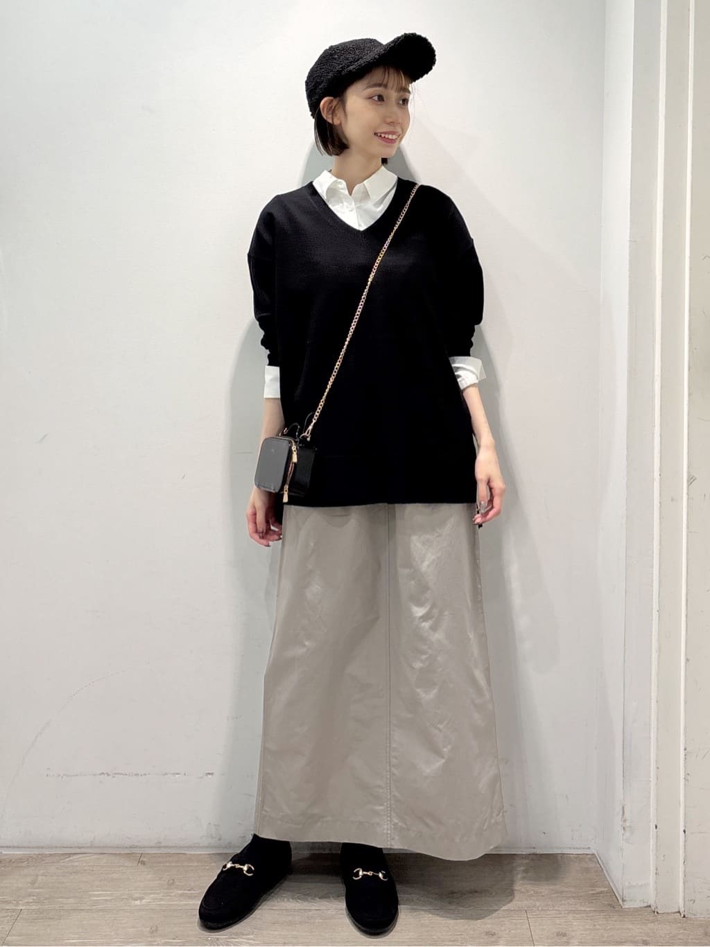 ぶまりんさんの「OPAQUE.CLIP｜Vネックニット／エクストラファインメリノウール【THEシリーズ／洗濯機OK】」を使ったコーディネート
