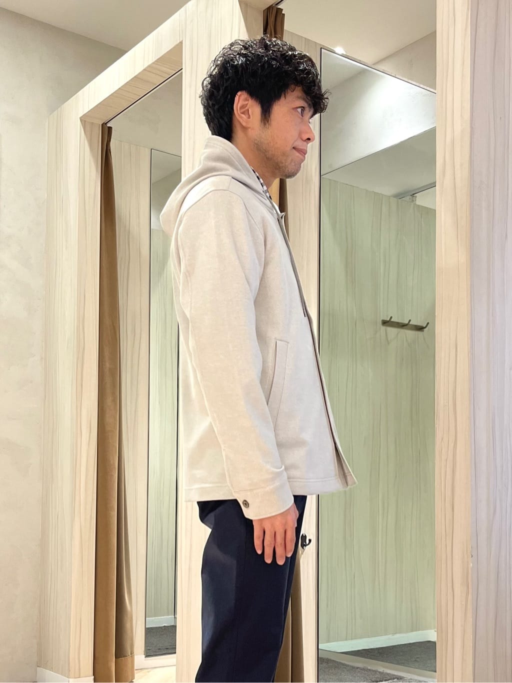 URAさんの「TAKEO KIKUCHI｜【JUST ONE LAYER】ダウンファブリックZIPパーカー」を使ったコーディネート