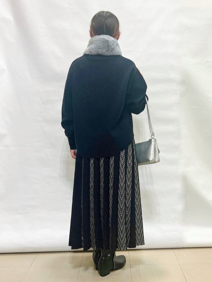 YUIさんの「SHOO･LA･RUE｜フェイクパール付きフェイクファーティペット」を使ったコーディネート