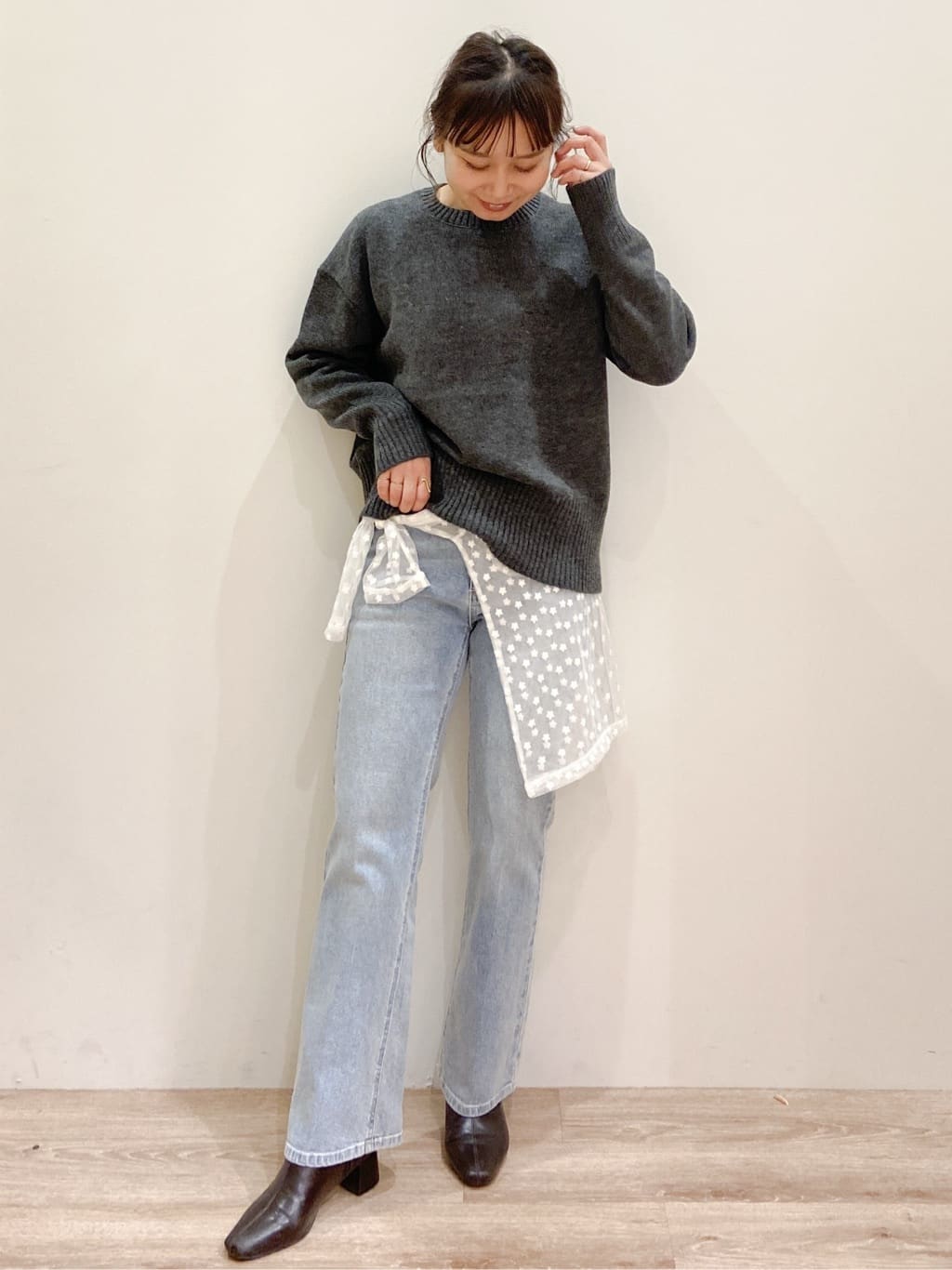 risayanさんの「OPAQUE.CLIP｜チュールフラワー刺繍シアートップス【洗濯機OK】」を使ったコーディネート