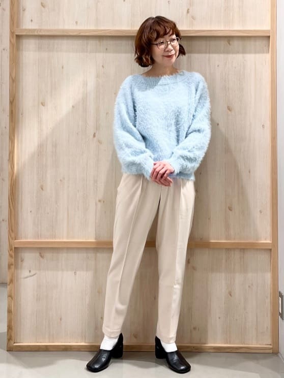 nakoさんの「THE SHOP TK｜着るたびときめく ふんわりフェザーシャギーニット」を使ったコーディネート