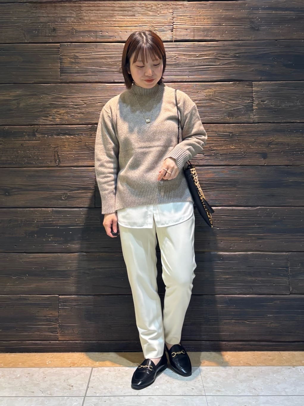 sakuさんの「INDIVI｜【冬ニット人気NO．1！／カシミヤ混】ミドルゲージハイネックニット」を使ったコーディネート