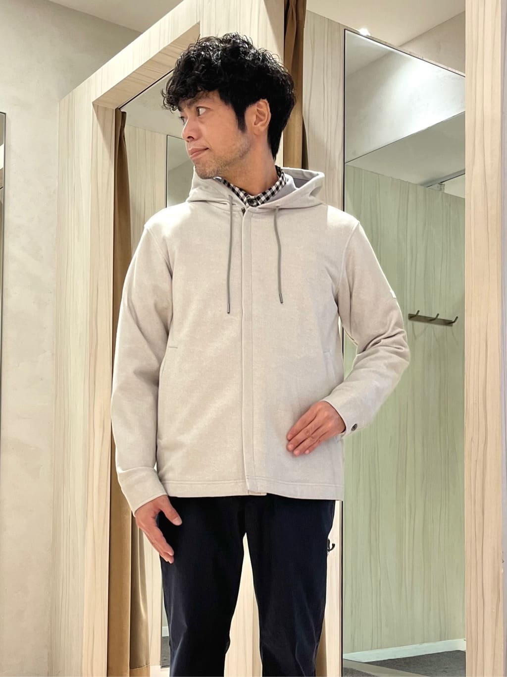 URAさんの「TAKEO KIKUCHI｜【JUST ONE LAYER】ダウンファブリックZIPパーカー」を使ったコーディネート