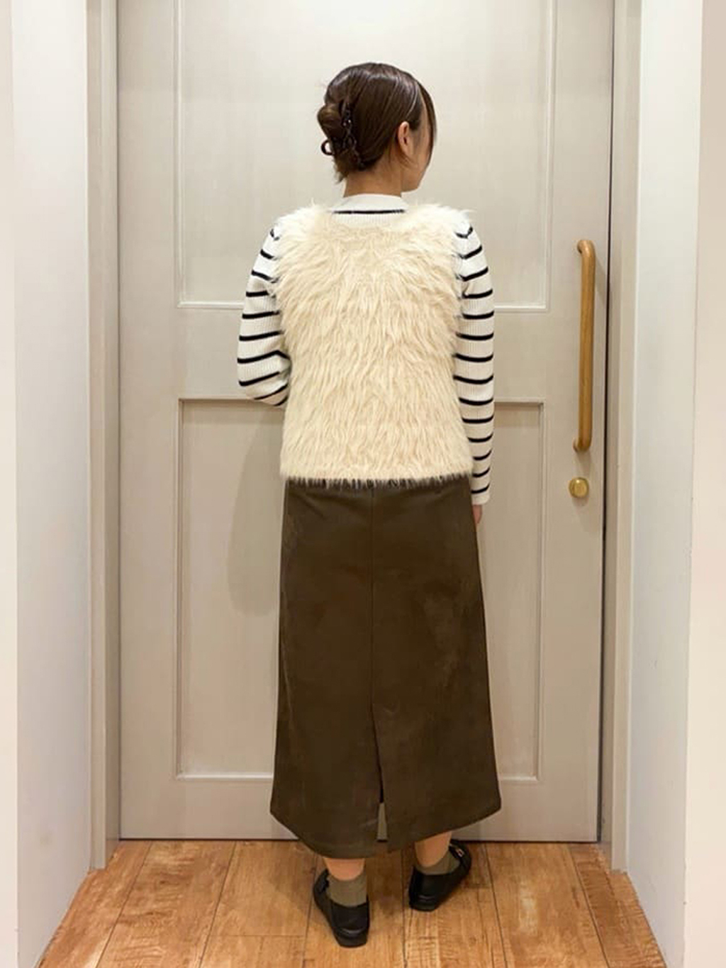 kawaさんの「SHOO･LA･RUE｜【高レビュー/2点セット】着るだけでコーデが決まる フェザーニットベスト&times;リブニット」を使ったコーディネート