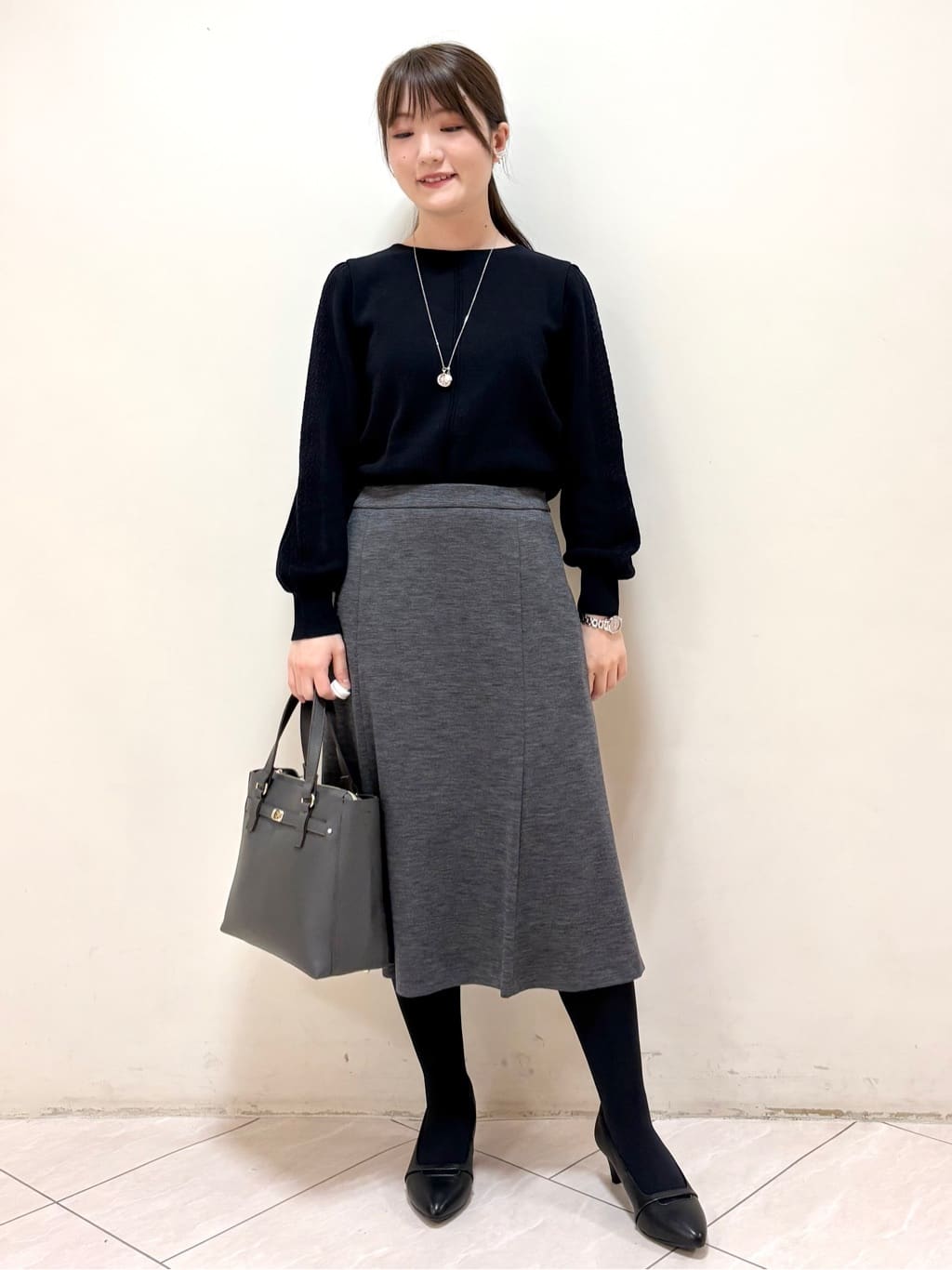 mikiさんの「Reflect｜【選べる8色／スカートにもパンツにも◎】ウール混ボートネックニット」を使ったコーディネート