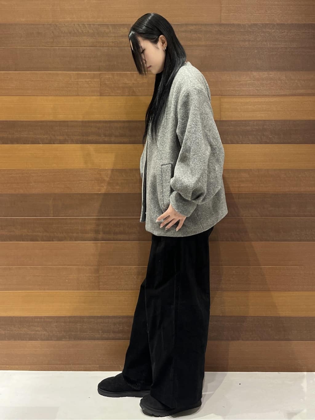 さやさんの「OPAQUE.CLIP｜スパンコールフェザーVネックニット【洗濯機OK】」を使ったコーディネート