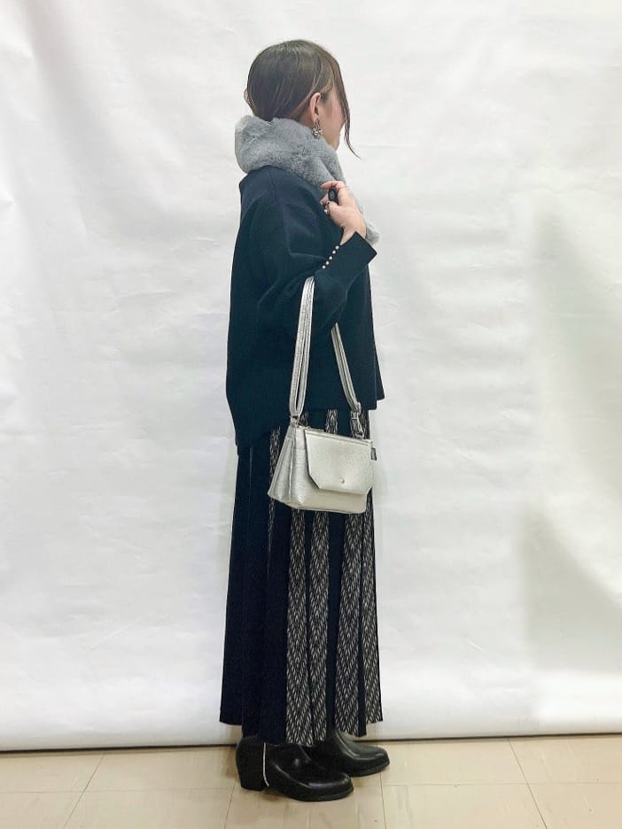 YUIさんの「SHOO･LA･RUE｜フェイクパール付きフェイクファーティペット」を使ったコーディネート