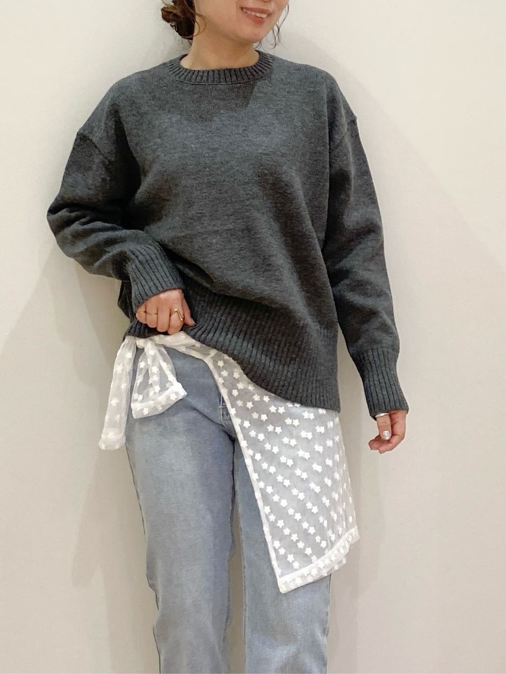 risayanさんの「OPAQUE.CLIP｜チュールフラワー刺繍シアートップス【洗濯機OK】」を使ったコーディネート