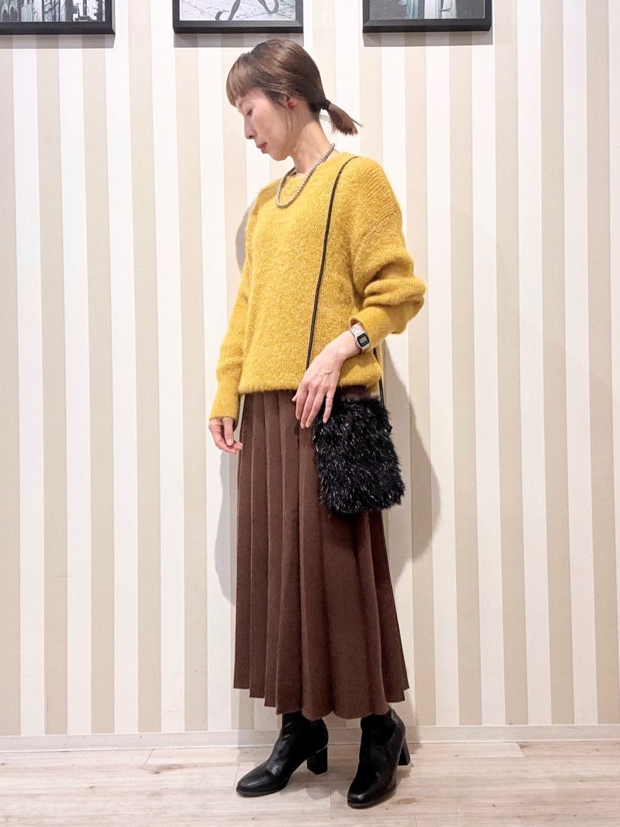 まつこさんの「SHOO･LA･RUE｜【高レビュー/セットアップ可】女性らしさ際立つ 洗えるもちもちニットスカート」を使ったコーディネート